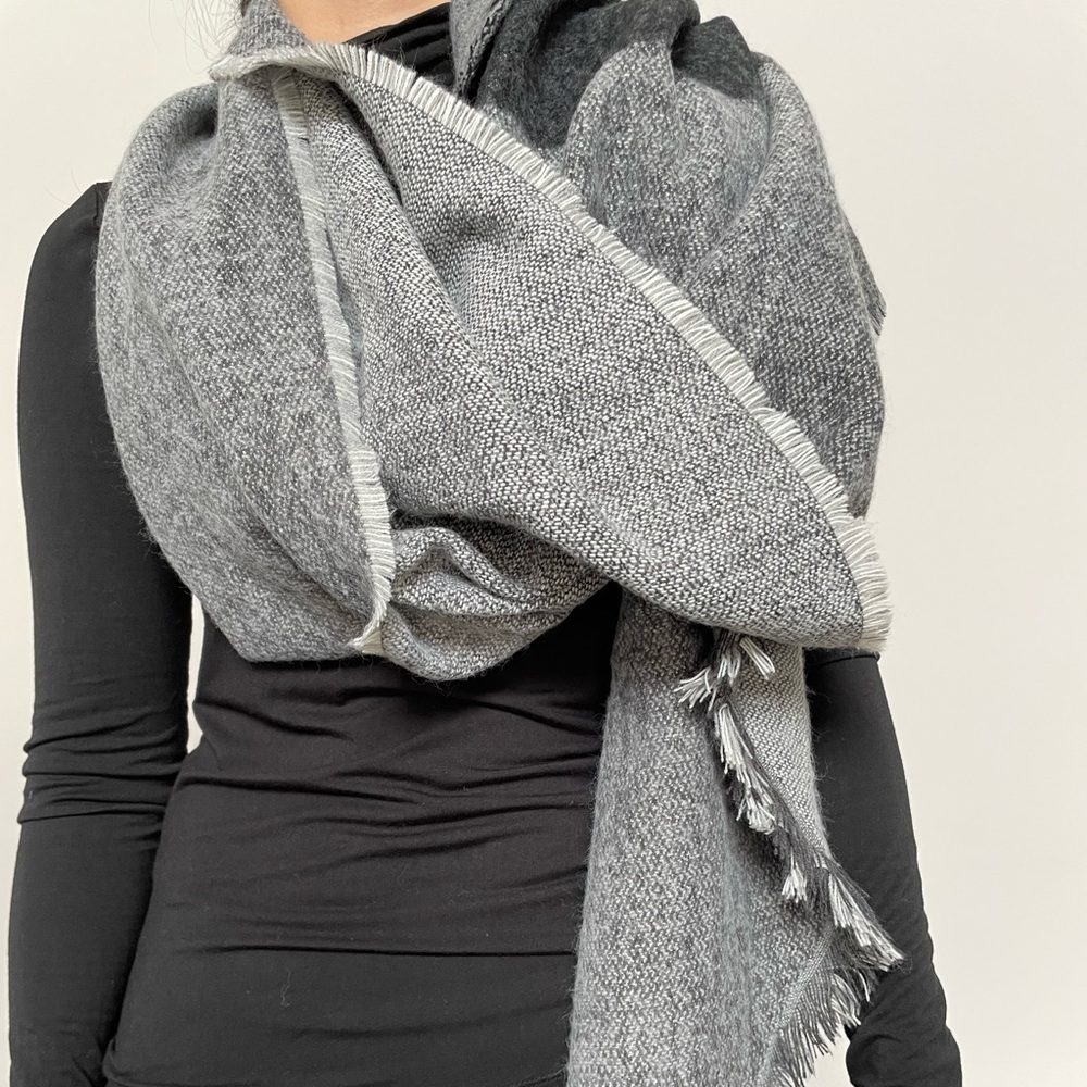 Angle tipped scarf